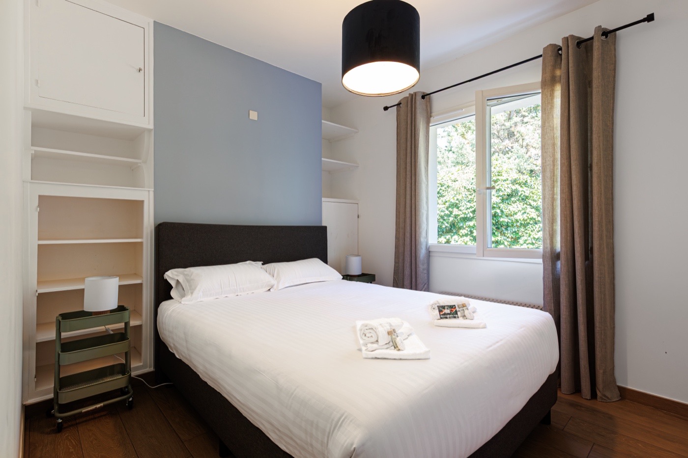 Chambre 3, lit queen-size et rangements