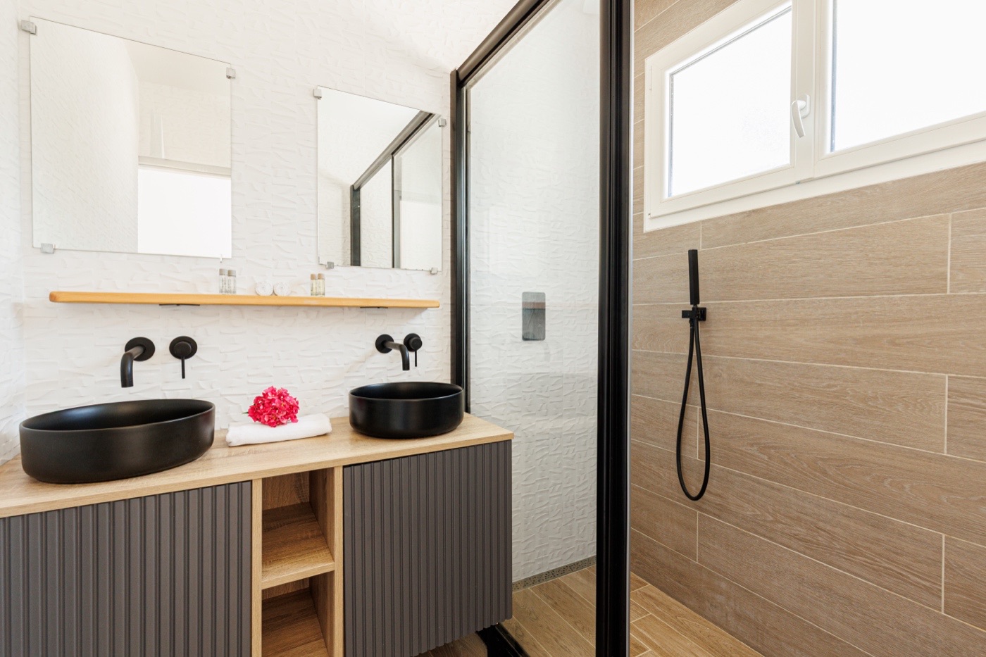 La salle de bain du bas, double vasque
