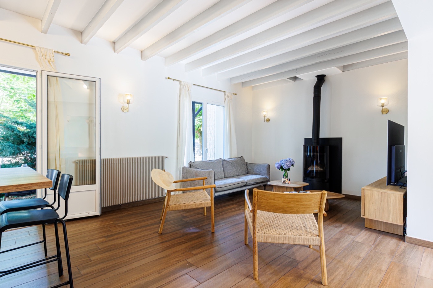 Le salon et son poêle à bois