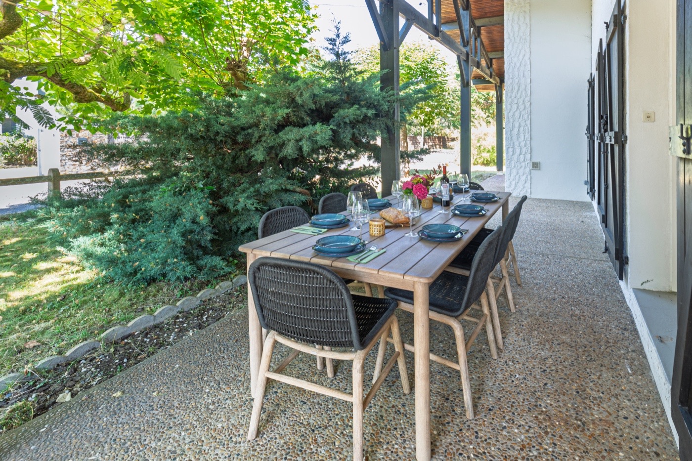 La table dehors, pour huit